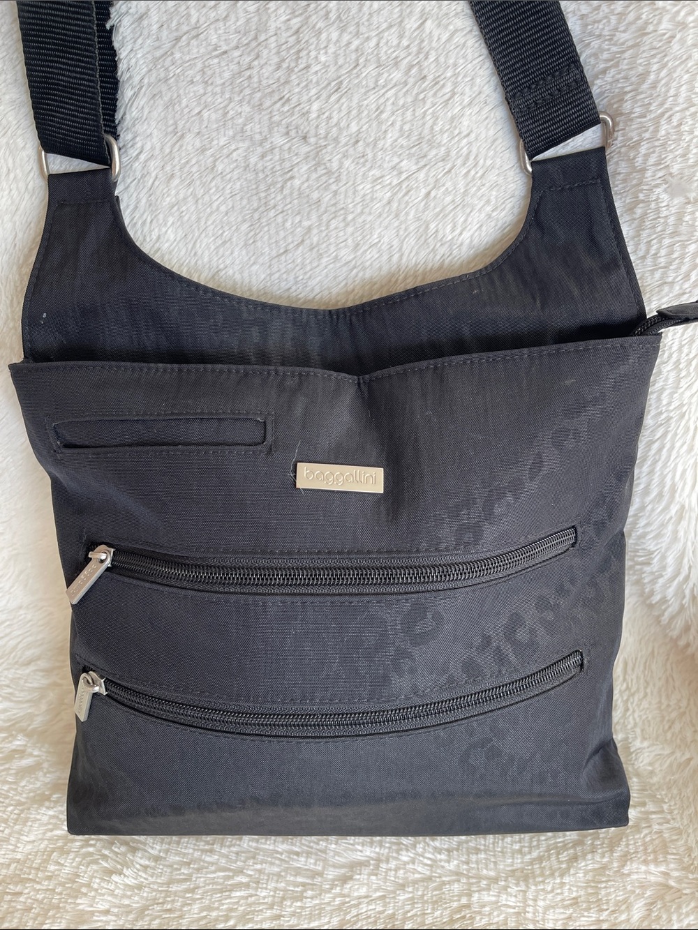Baggallini Black Crossbody Messenger Bag with Silver Hardware